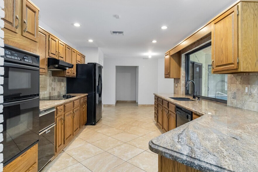 Building Photo - 21920 Holly Tree Way