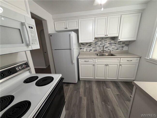 Building Photo - 808 Cleveland Dr