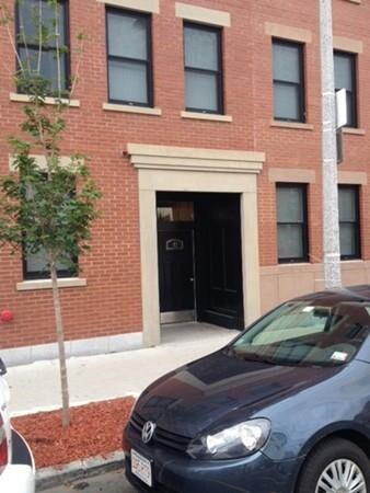 Primary Photo - 39 Chelsea St