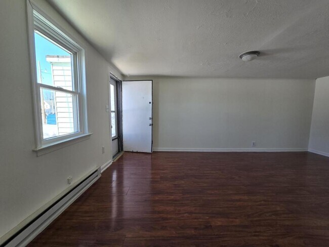 Building Photo - 76 Chestnut St