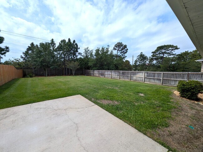 Building Photo - 1827 Sundown Dr