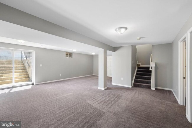 Building Photo - 12 Glenbrook Rd