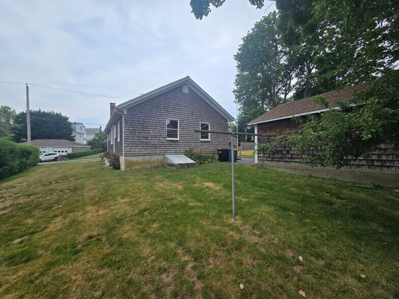 Building Photo - 18 Ledyard St