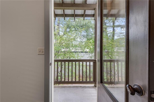 Building Photo - 3371 Dogwood Dr