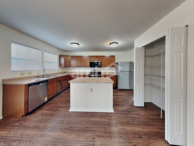 Building Photo - 524 Bridgewater Dr