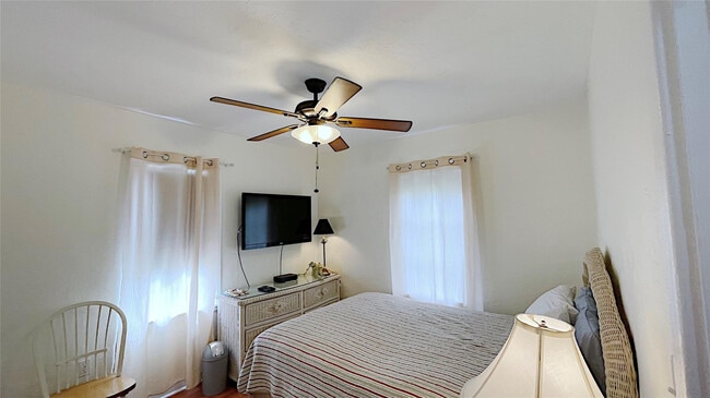 Building Photo - 342 SW 2nd Ave