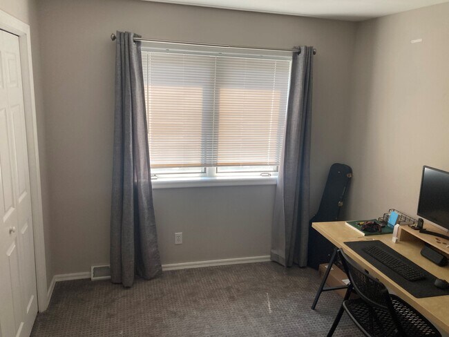 Building Photo - 2321 Quincy St NE