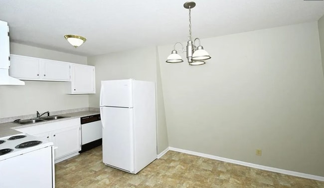 Building Photo - Well-maintained 2-bedroom, 1-bath upper level condo in Winston-Salem,