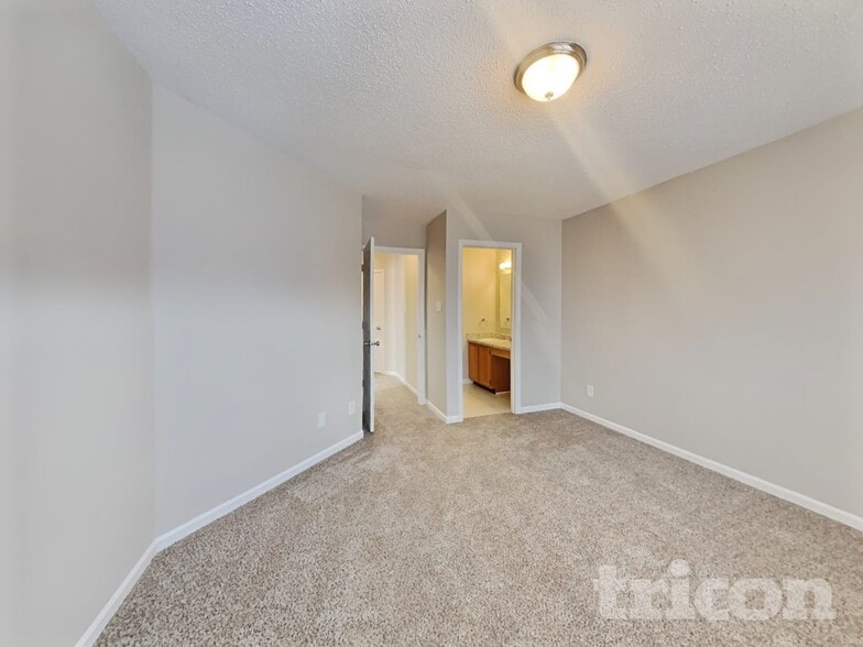 Building Photo - 4518 Redcliff S Ln