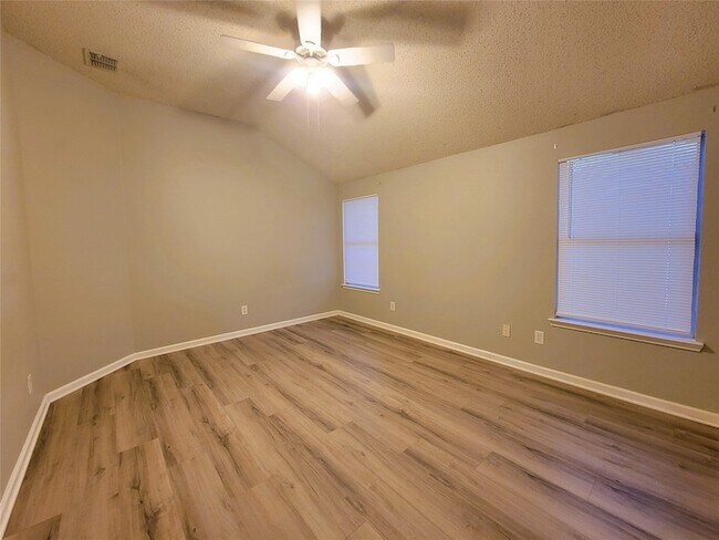 Building Photo - 829 Beaver Creek Dr