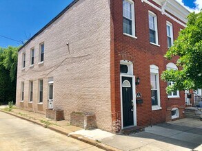 Building Photo - Charming 2 Bedroom/2 Bathroom Townhome in Federal Hill W/ Parking
