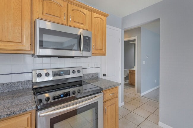 Building Photo - Turnberry Ridge – 3 Bedroom, 2.5 Bath Zero-Lot Home with 2-Car Garage
