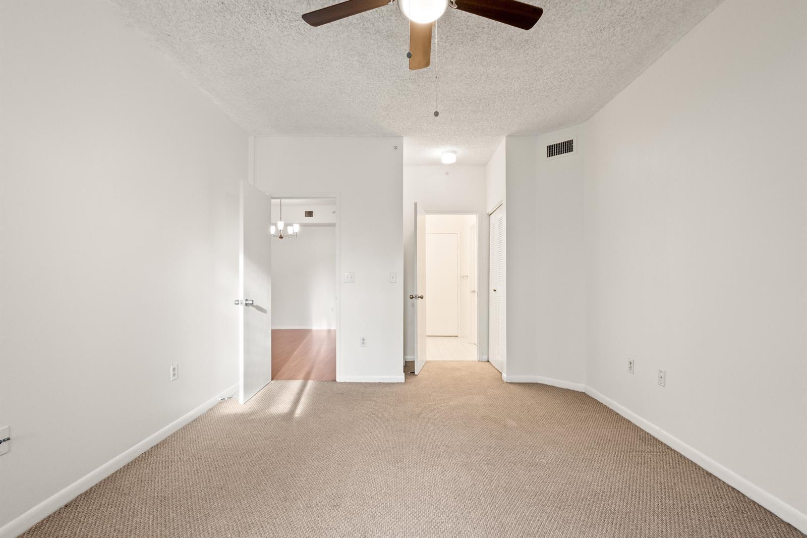 Building Photo - 6960 SW 39th St
