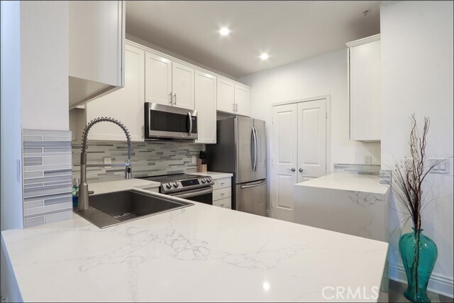 Building Photo - 22681 Oak Grove