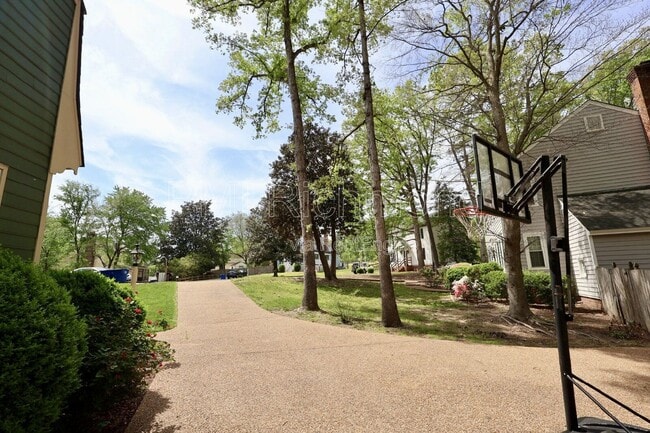 Building Photo - 10502 Crowncrest Ct