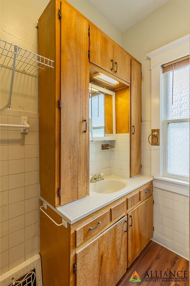 Building Photo - 800 Osage St