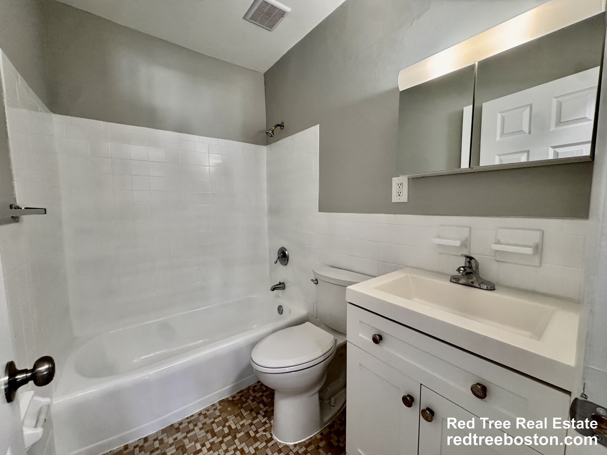 Building Photo - 837 River St