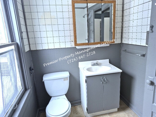 Building Photo - 1305 Irwin St