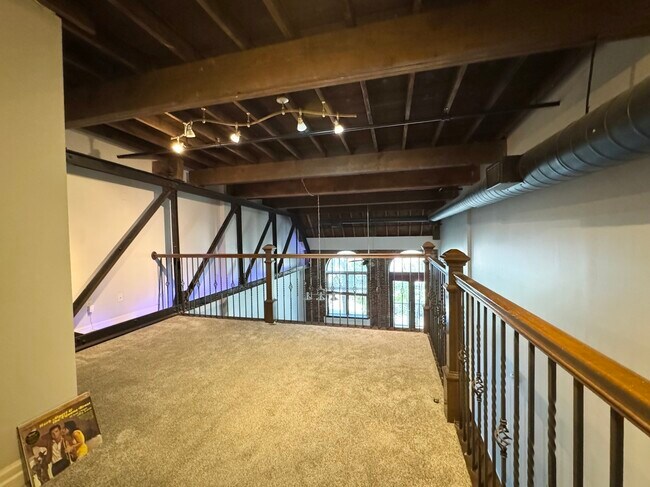 Building Photo - 1715 Summit St