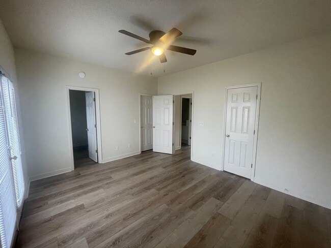 Building Photo - Greenway Village 2 Bedroom Townhome