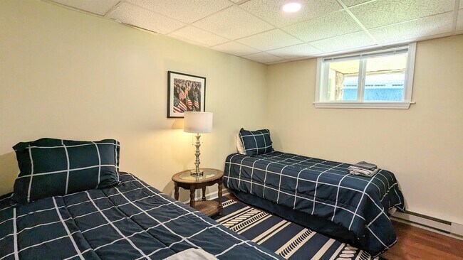 Building Photo - 52 Crestview Dr
