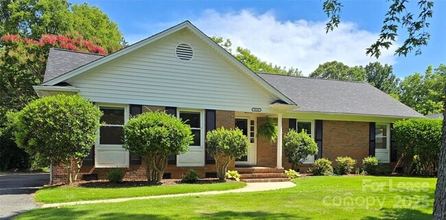 Primary Photo - 9124 Sandburg Ave