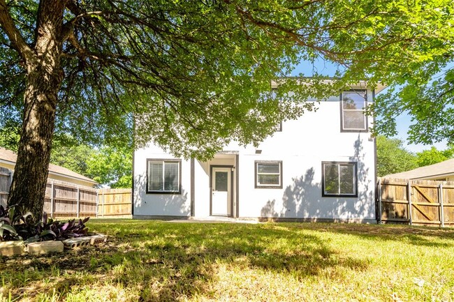 Building Photo - 608 Colonial Park Blvd