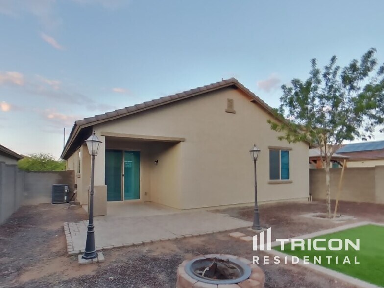 Building Photo - 18084 W Tina Ln