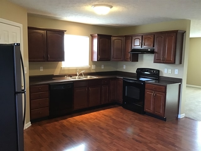 Building Photo - 942 Sheets Ct