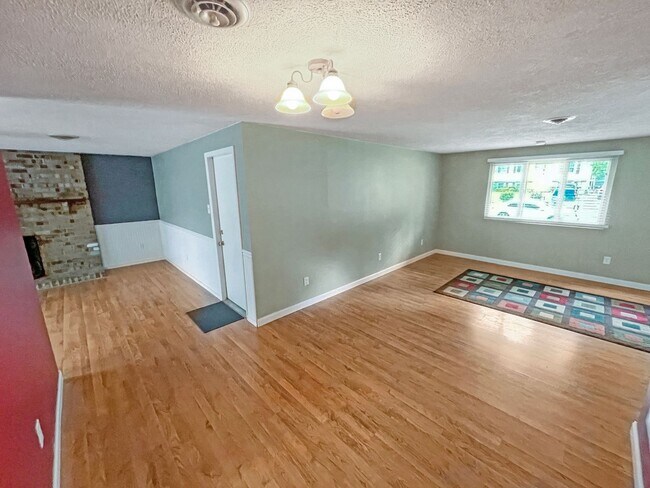 Building Photo - Beautiful 3-Bedroom, 1.5-Bath Rancher on C...