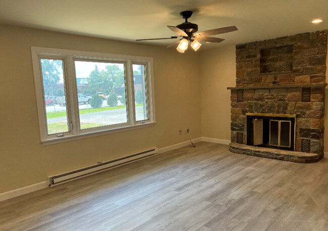 Building Photo - 2013 Howells Ln