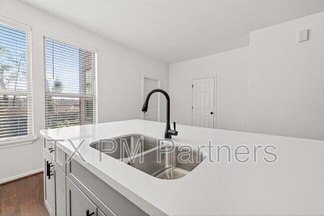 Building Photo - 10949 Cannes Memorial Dr