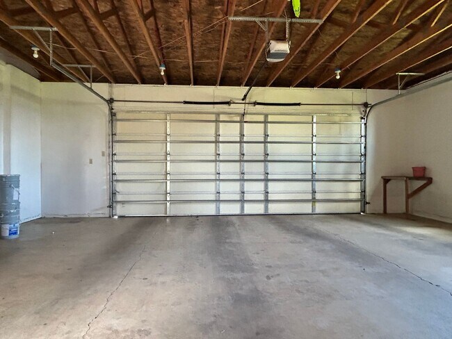 Building Photo - Large Single Family Home in Country with Office