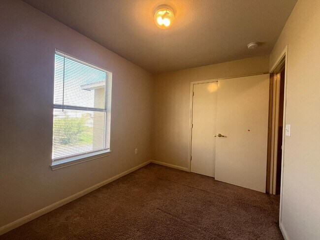 Building Photo - 10503 Hunters Pond