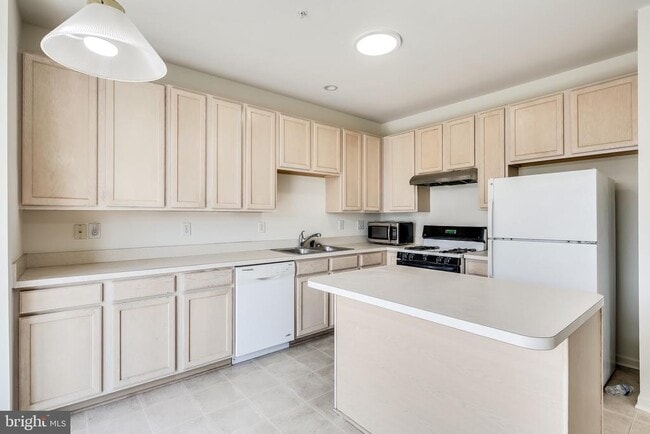 Building Photo - 2702 Snowmill Ct