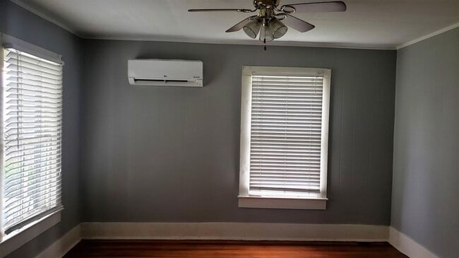 Building Photo - 2 Br 1 BA Cottage