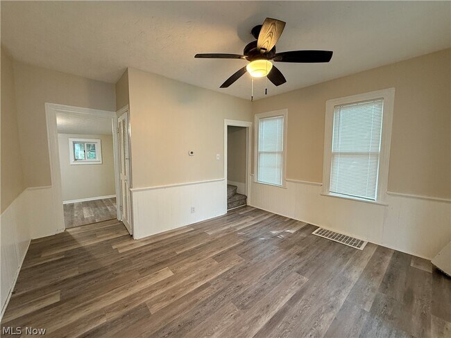 Building Photo - 131 W Miller Ave