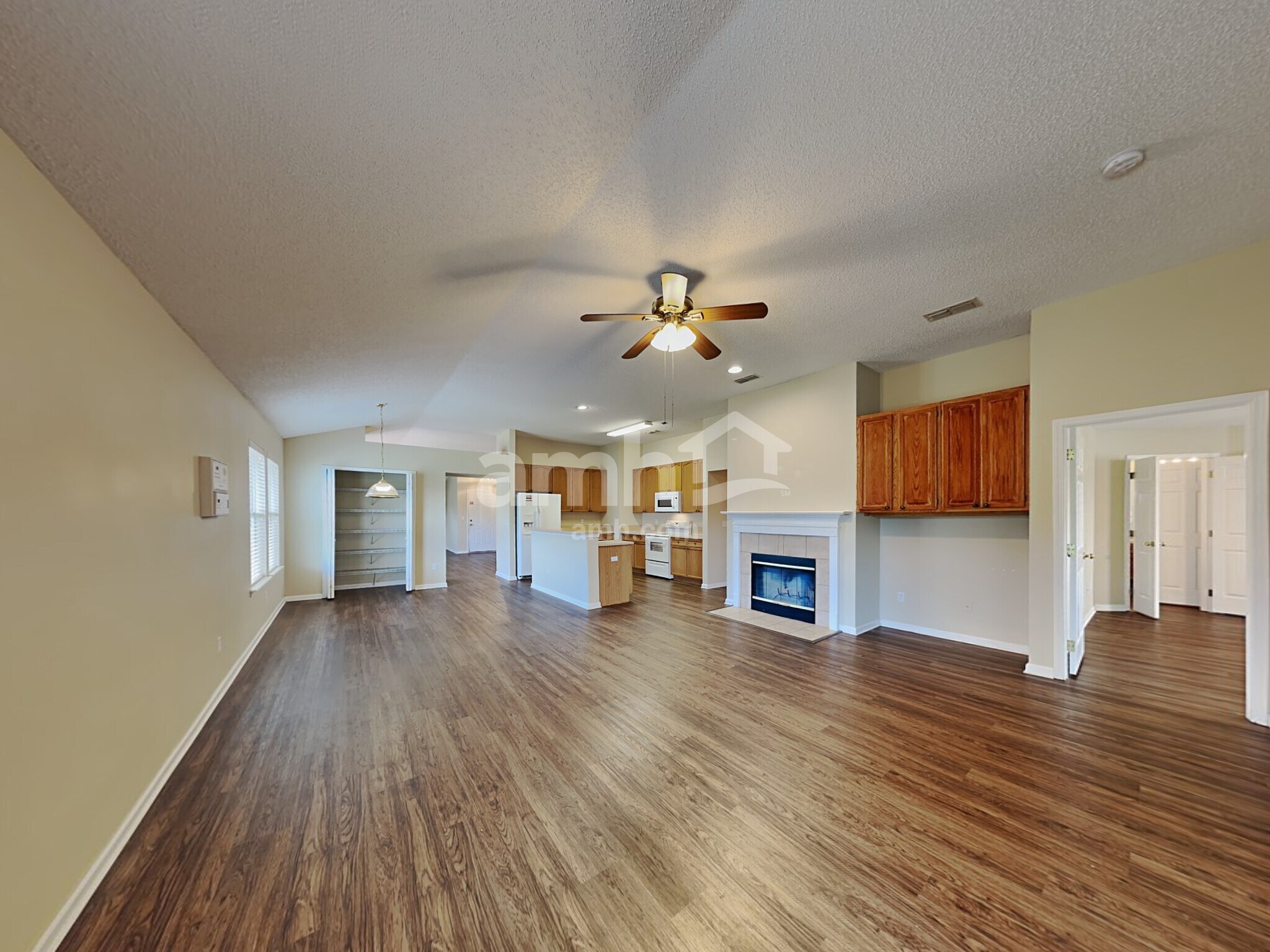 Building Photo - 3353 Chapel Ct