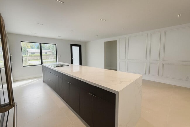 Building Photo - 4919 SW 28th Ave