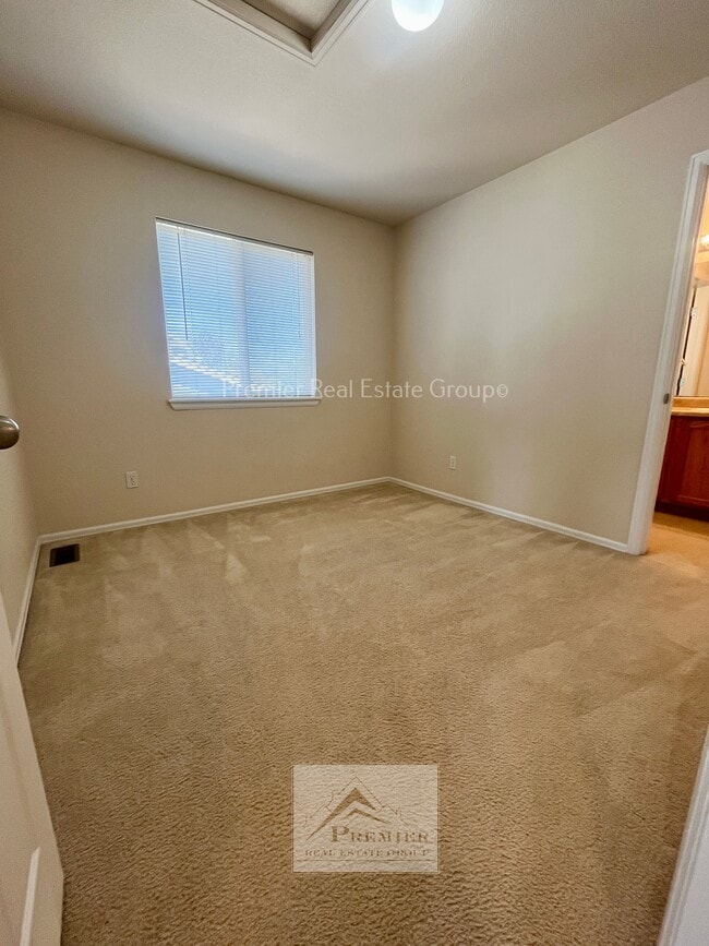 Building Photo - 7670 Manston Dr