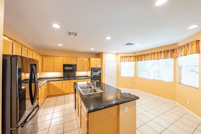 Building Photo - Beautiful 4-bedroom home located in Henderson
