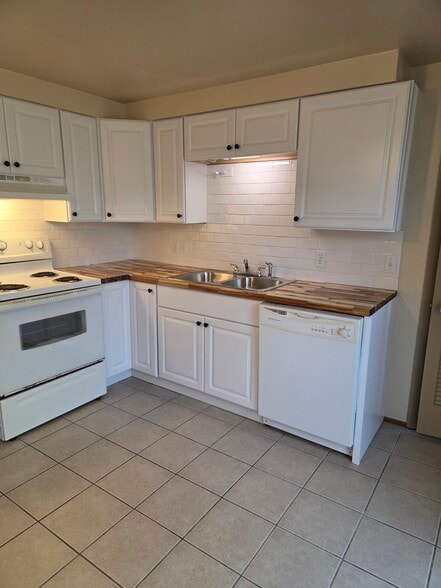 Range, refrigerator and dishwasher included - 496 Mercer Rd