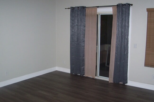 Building Photo - Beautiful 3 Bedroom 2 Bathroom Condo Cats ...
