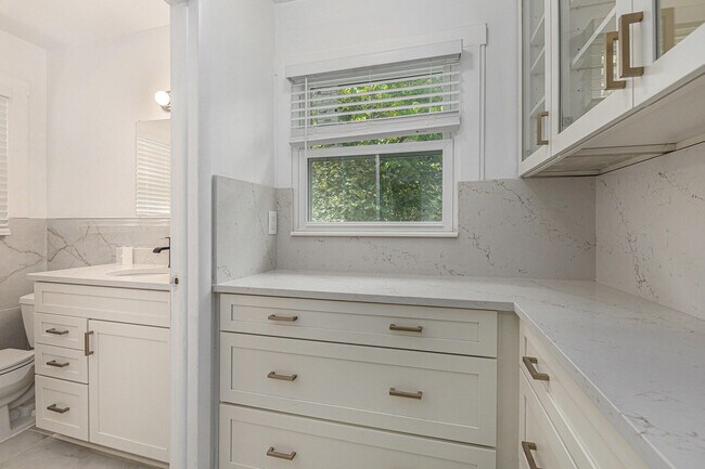 Building Photo - 1208 Olivia Ave