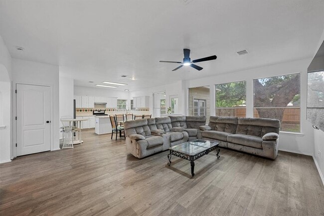 Building Photo - 4433 Chickasaw Ct