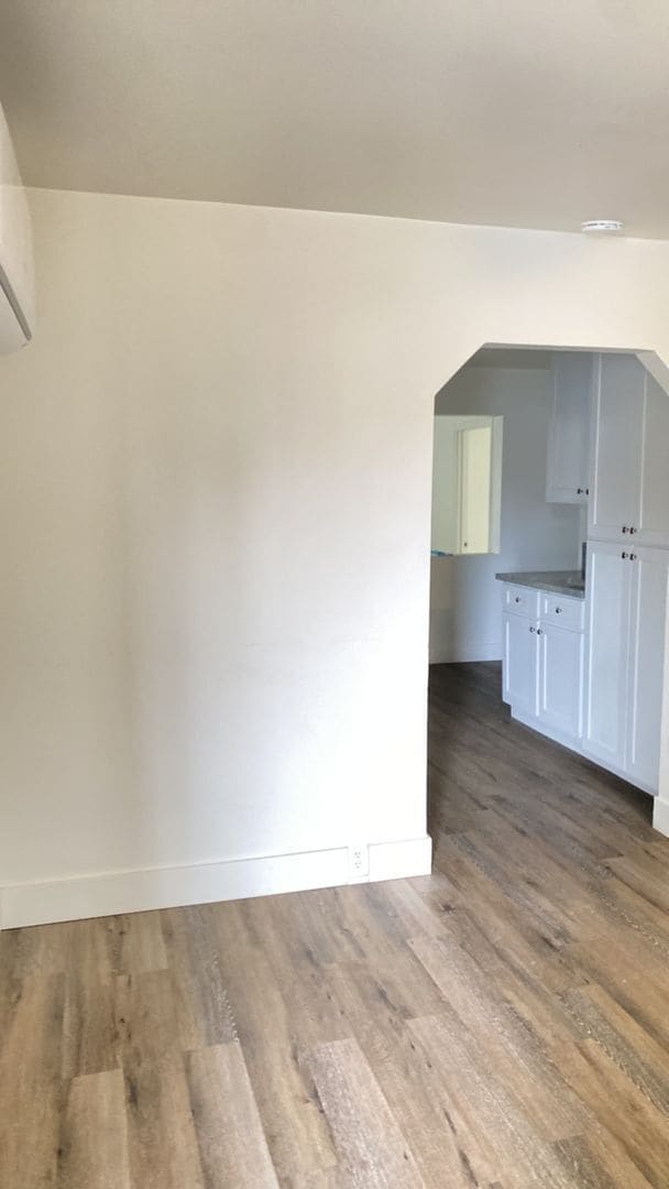 Building Photo - Recently Updated Delhi Home