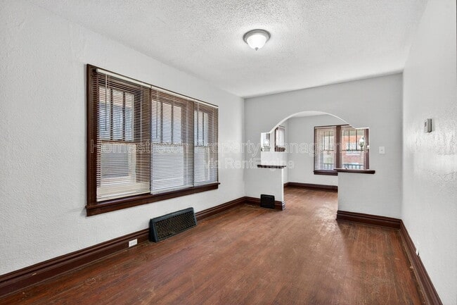 Building Photo - 5944 Thekla Ave