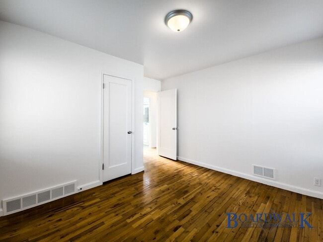 Building Photo - Spacious 4-Bed Home with Basement & Covered Patio