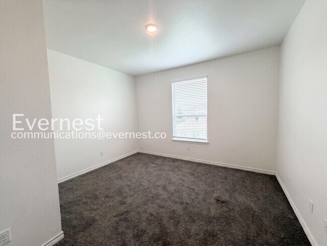 Building Photo - Limited Time Special Offer / 4 Bed, 2 Bath Home with Garage / Pet-Friendly / Vouchers Accepted / ...