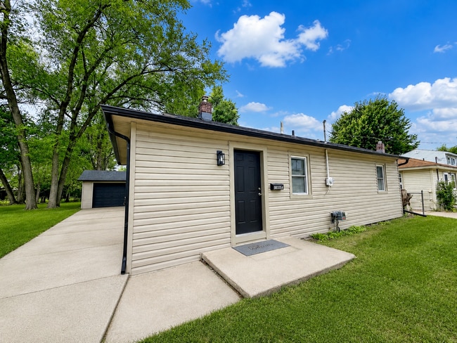 Building Photo - 34009 Caseville Ct